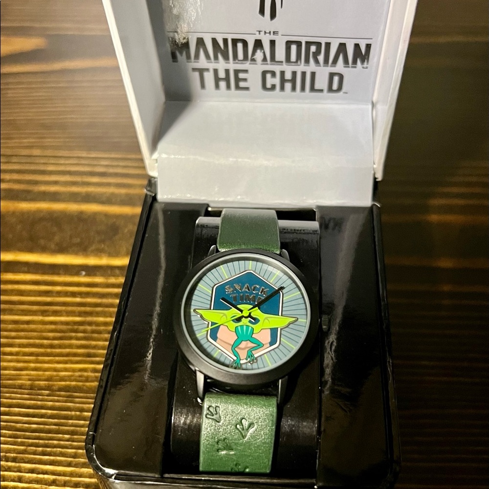Star Wars Mandalorian The Child ‘Snack Time’ Rotating Disk Strap Watch New Box